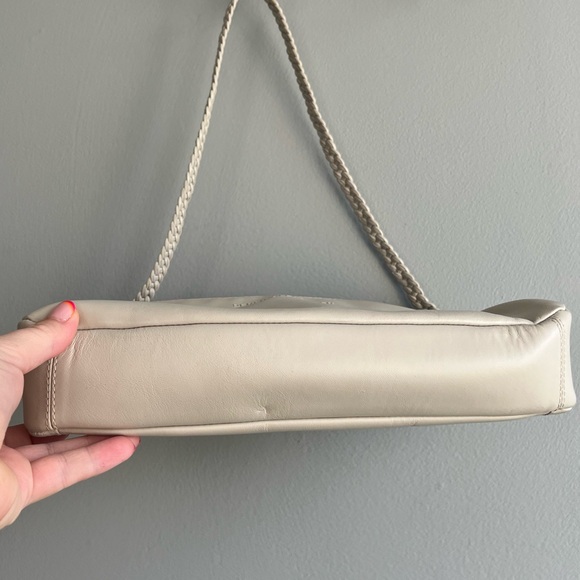 Vintage Derek Alexander Shoulder Bag in a light Cream colour - Picture 5 of 10